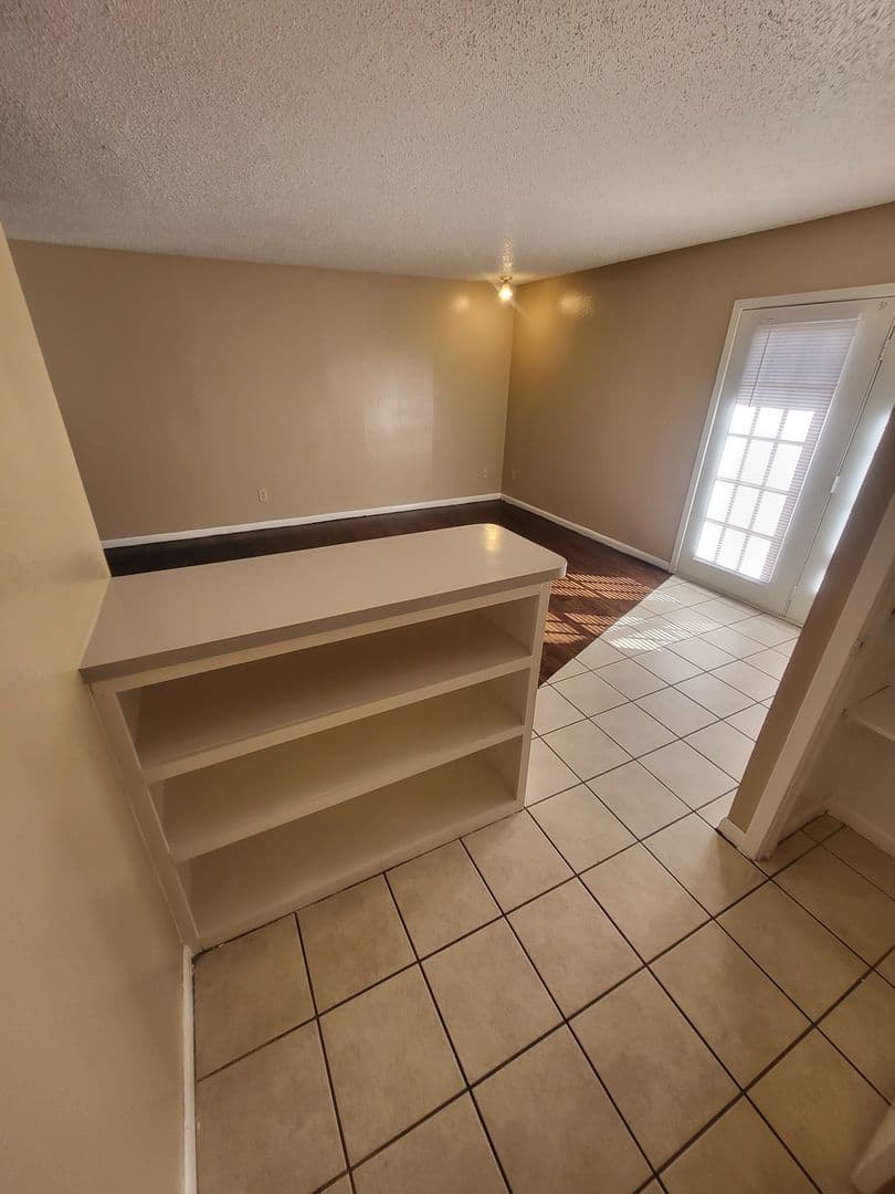 Tyler Apartment: 501 E. Houston St.