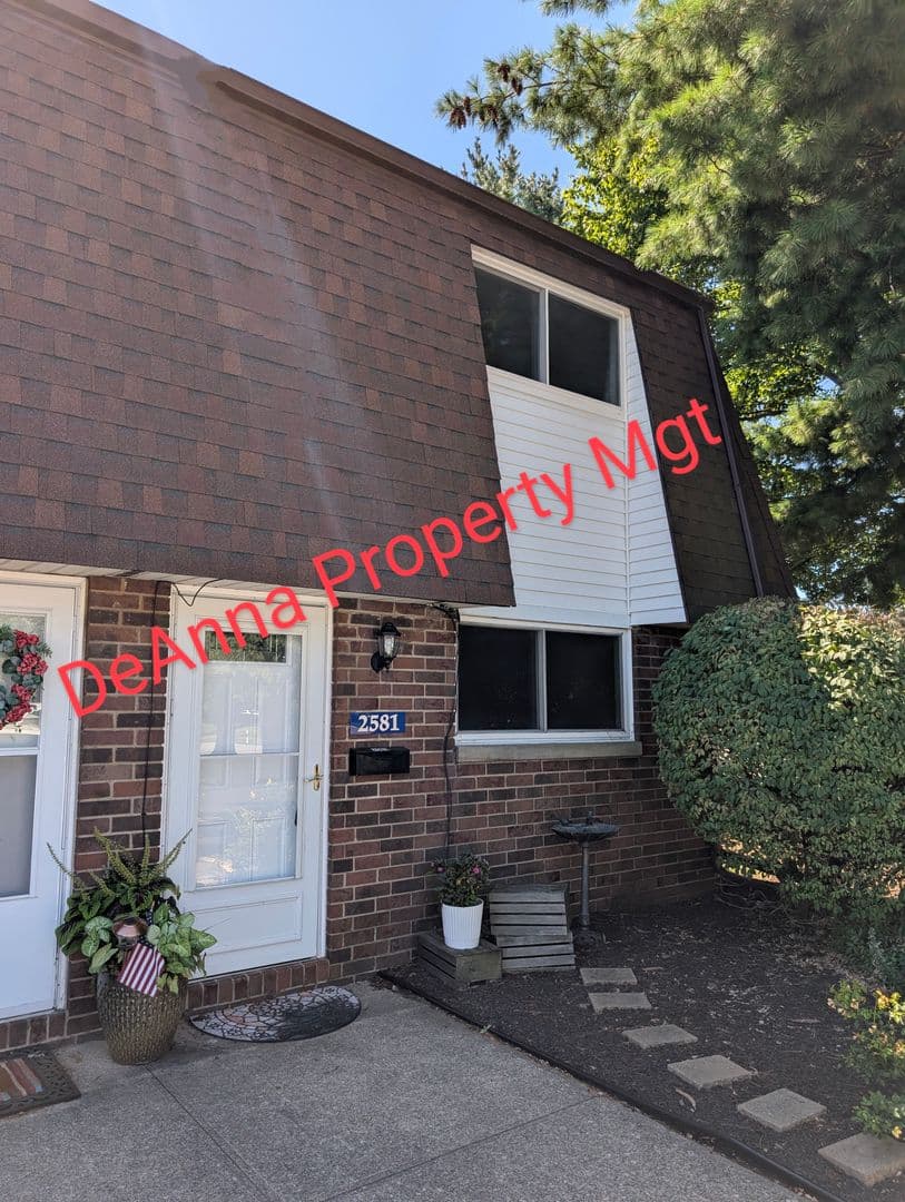 Avon House: 2581 Shakespeare Ln