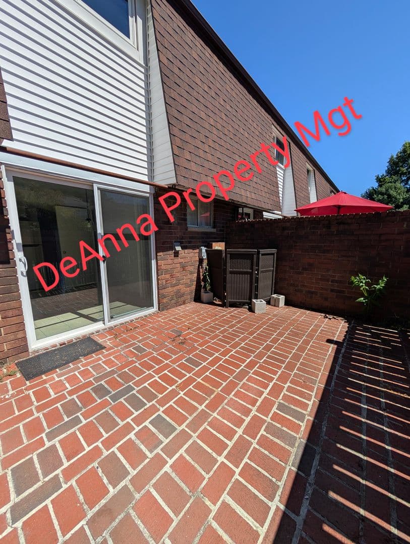 Avon House: 2581 Shakespeare Ln