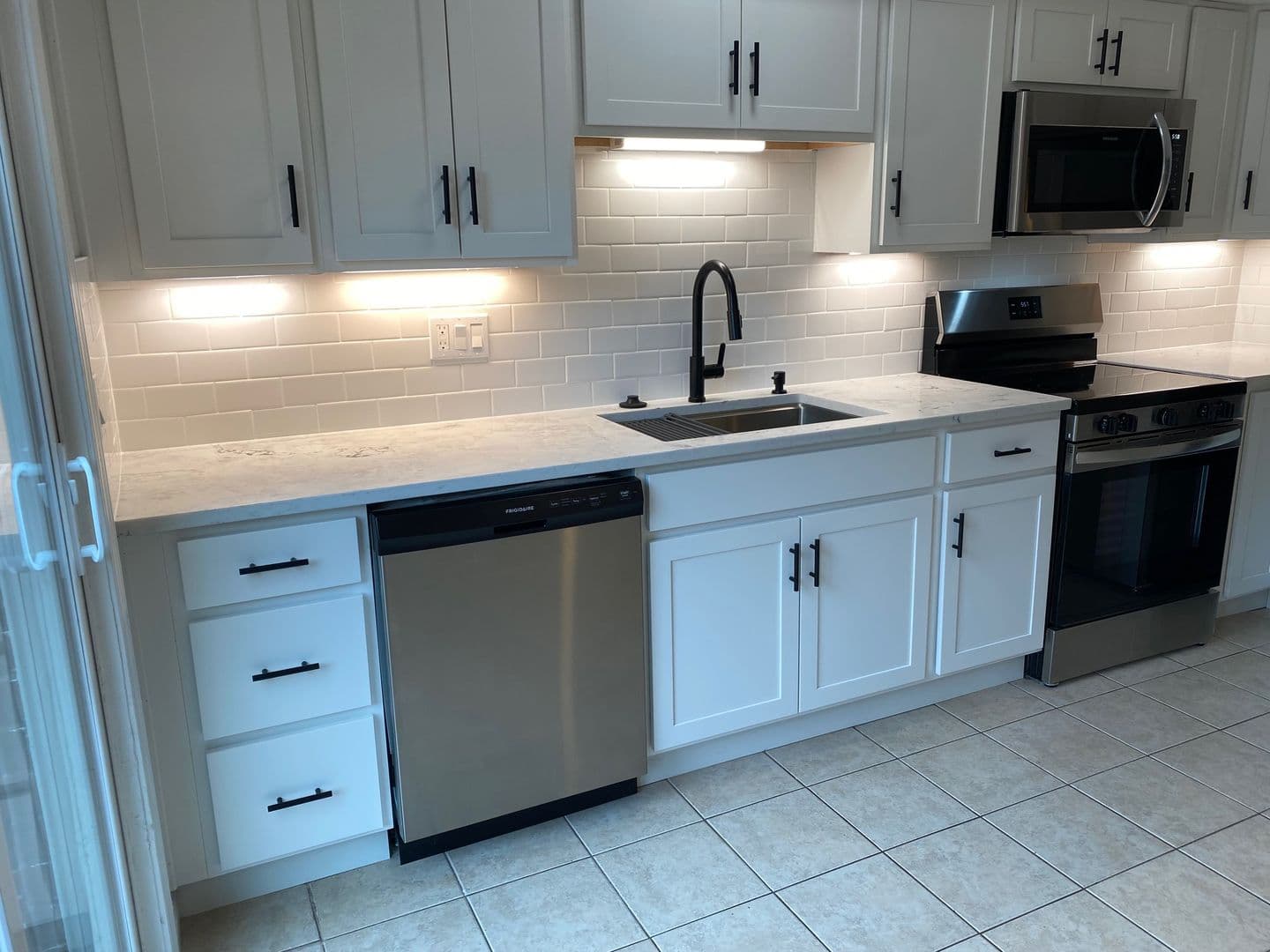 Avon House: 2581 Shakespeare Ln