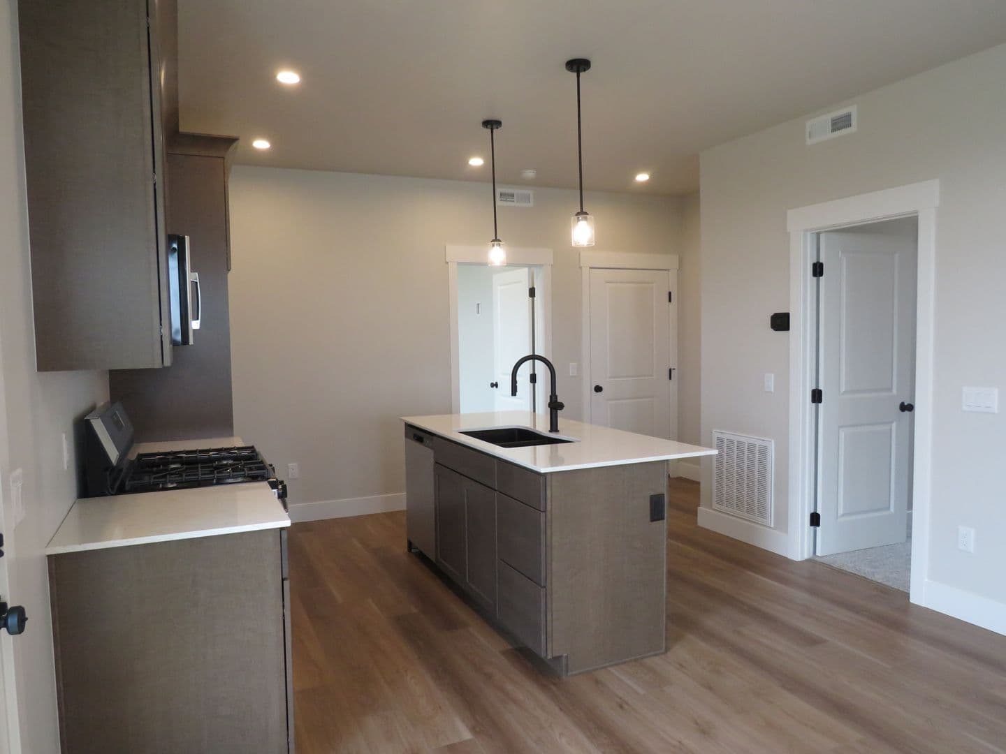 Billings House: 76 Dryfly Ln