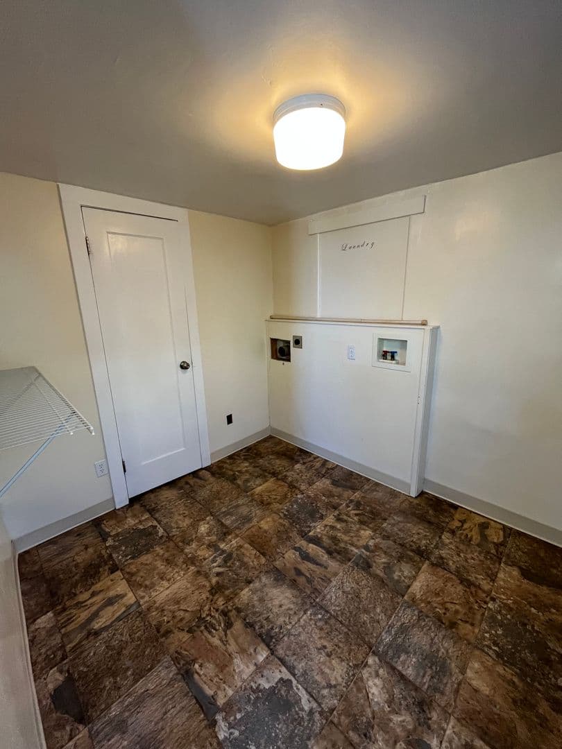 Billings House: 3045 Poly Dr