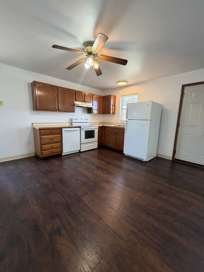 Billings House: 3390 Canyon Drive #C18