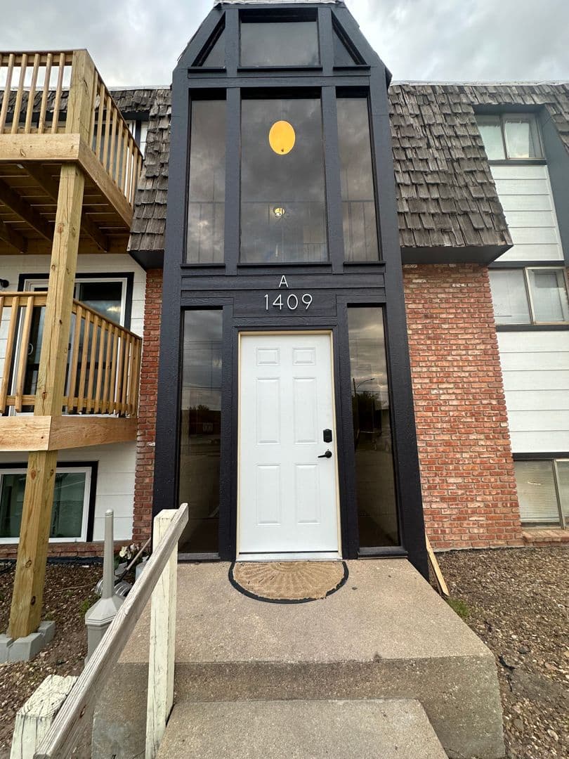 SALINA Apartment: 1409 E IRON