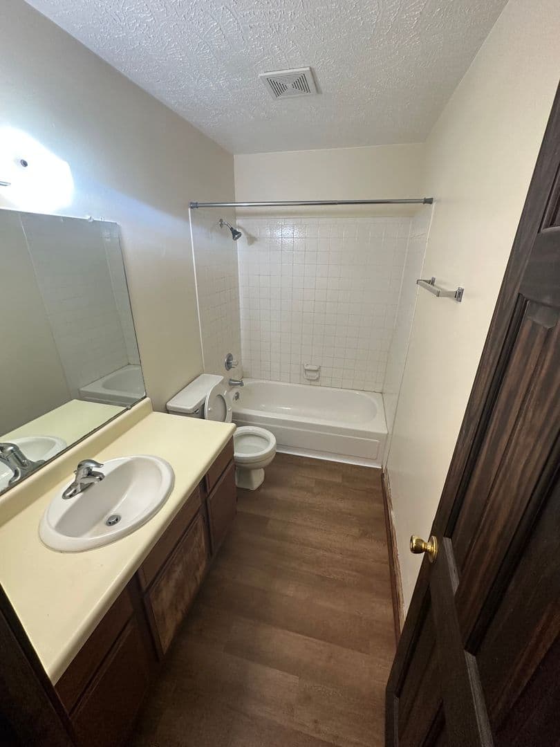 SALINA Apartment: 1409 E IRON