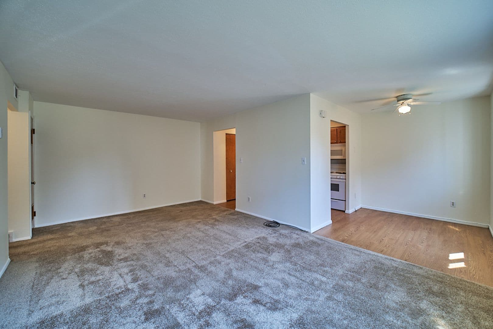 Euclid Apartment: 681 Babbitt Rd.