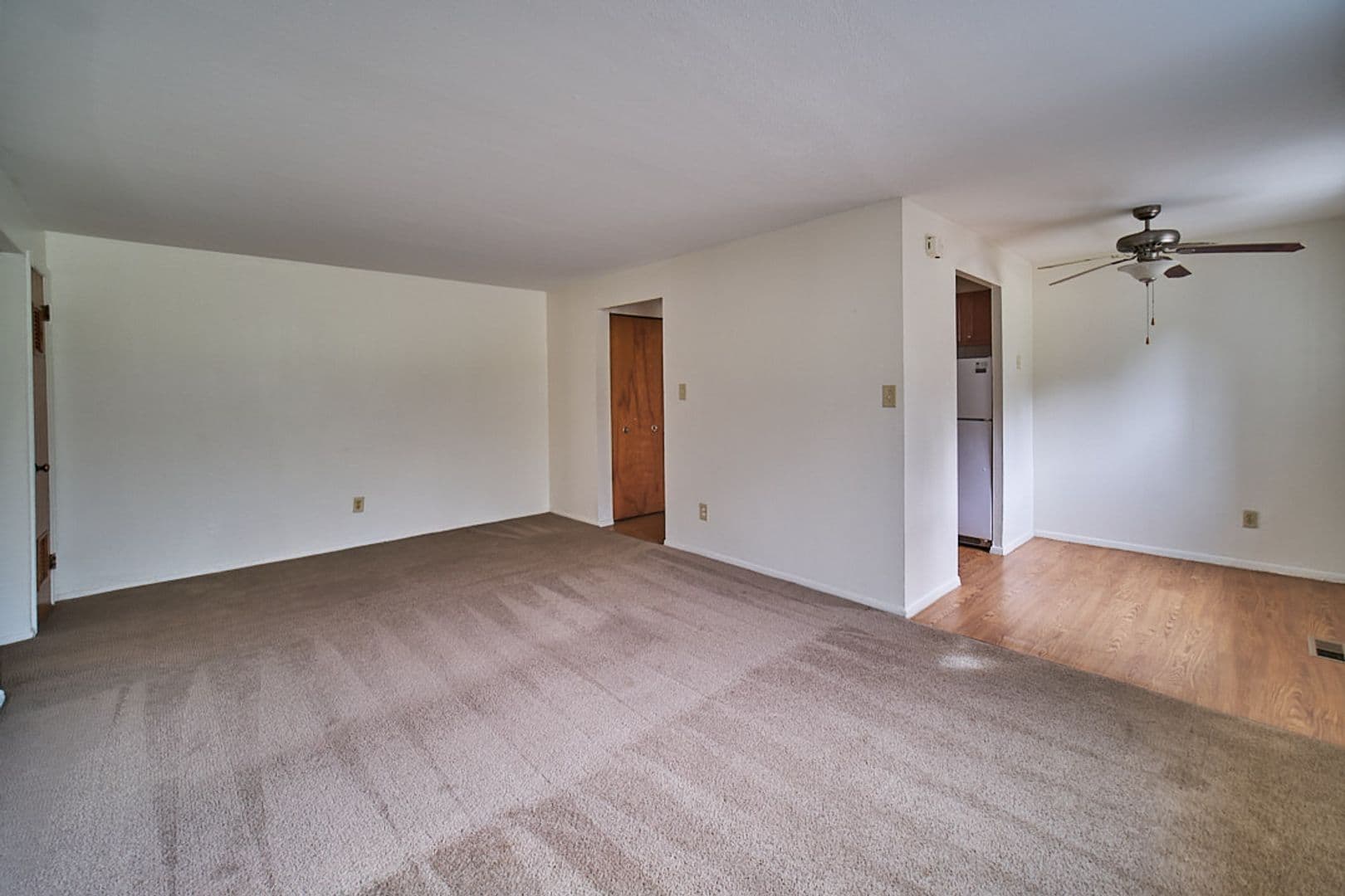 Euclid Apartment: 681 Babbitt Rd.