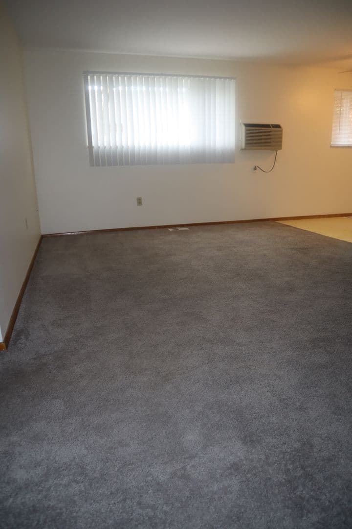 Cleveland Apartment: 19007 Bella Dr.