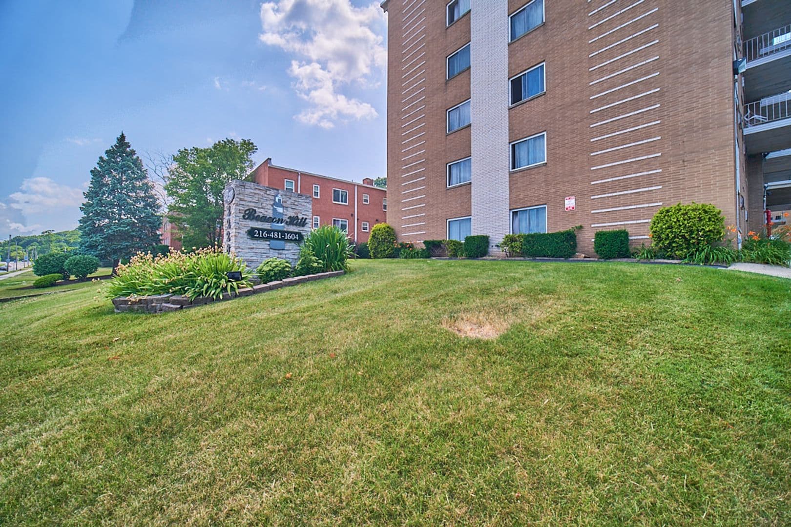 Euclid Apartment: 22230 Euclid Ave