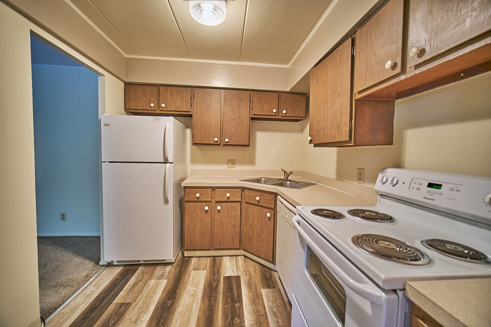 Euclid Apartment: 22230 Euclid Ave