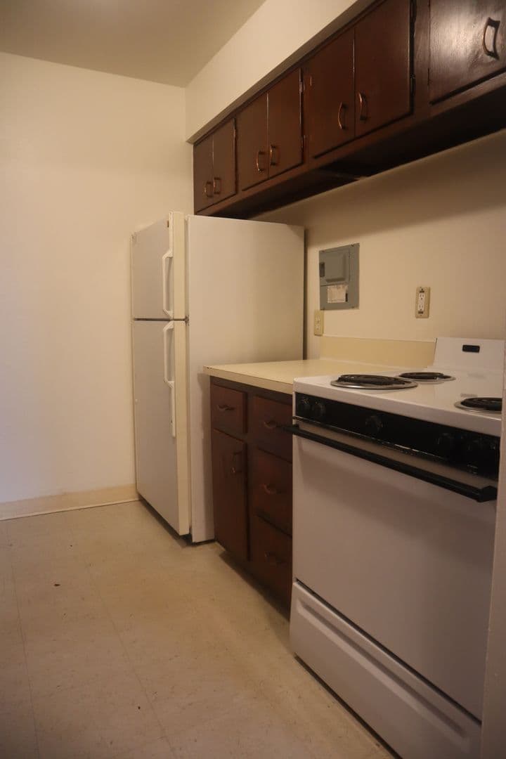Euclid Apartment: 24130-36 Euclid Ave.