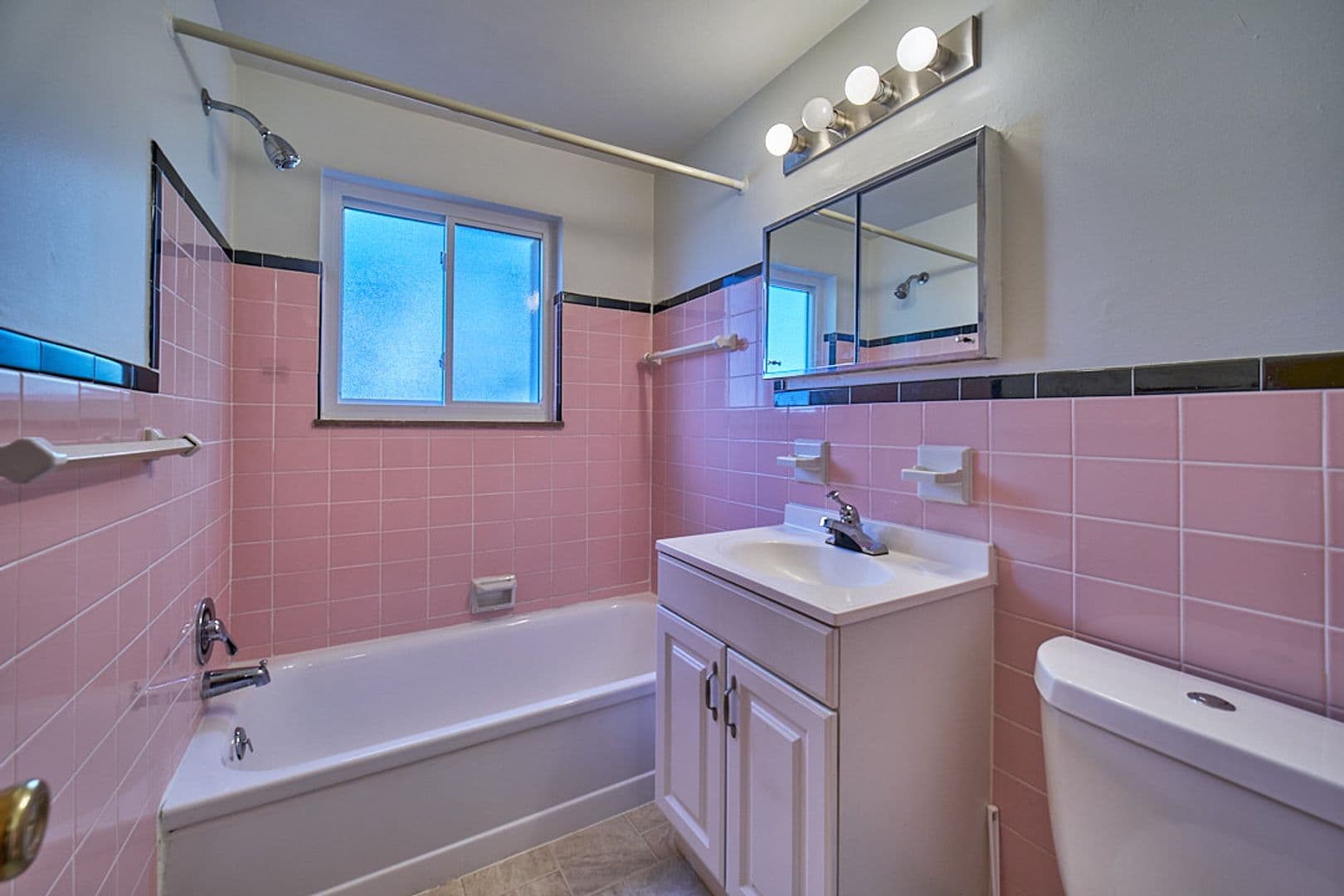 Euclid Apartment: 681 Babbitt Rd.
