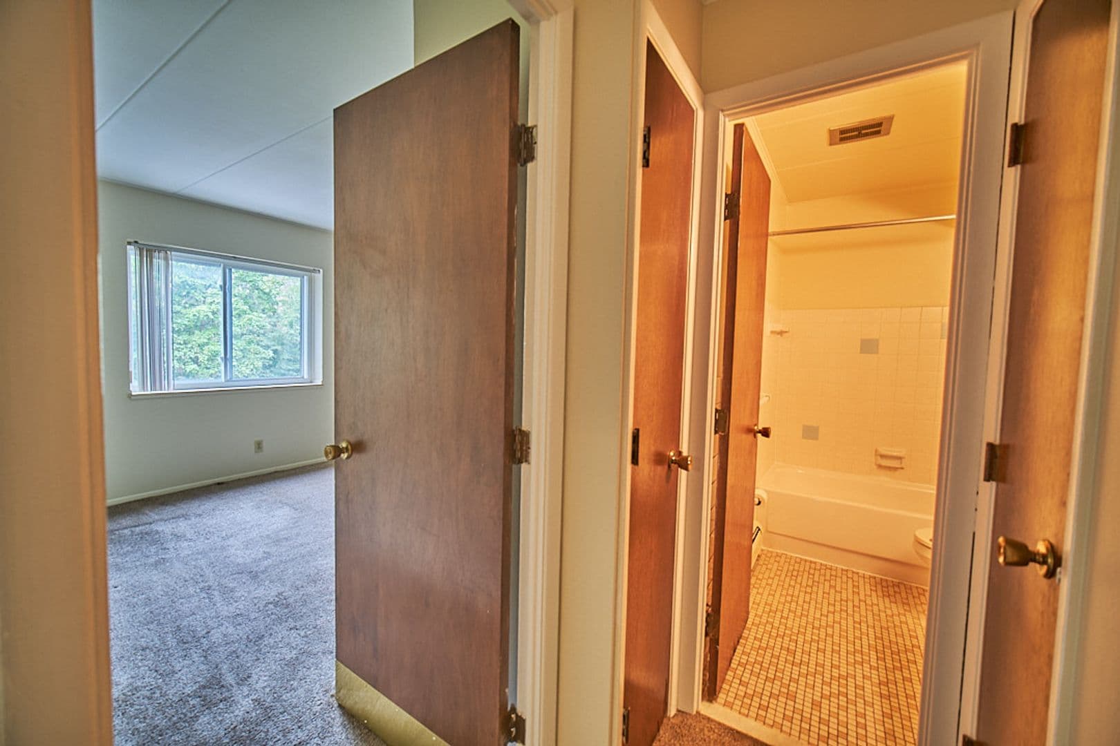 Euclid Apartment: 22230 Euclid Ave