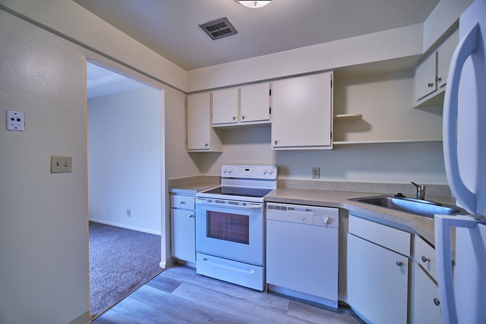 Euclid Apartment: 22230 Euclid Ave