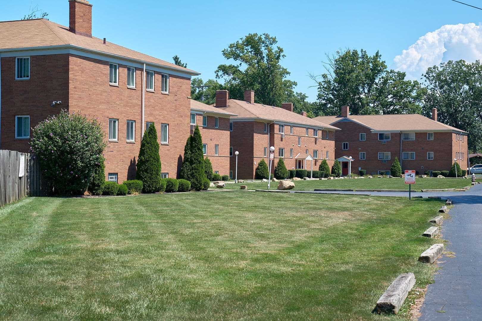 Euclid Apartment: 681 Babbitt Rd.