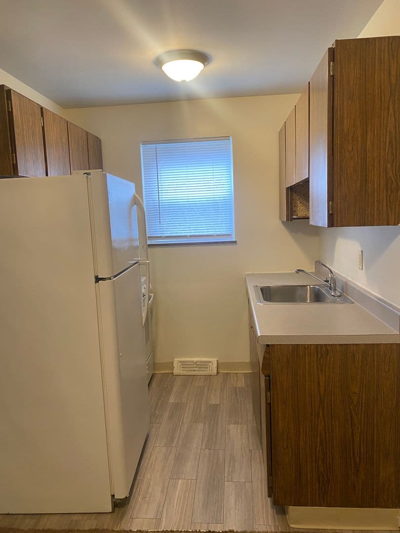 Euclid Apartment: 22450-22400 Euclid Ave.