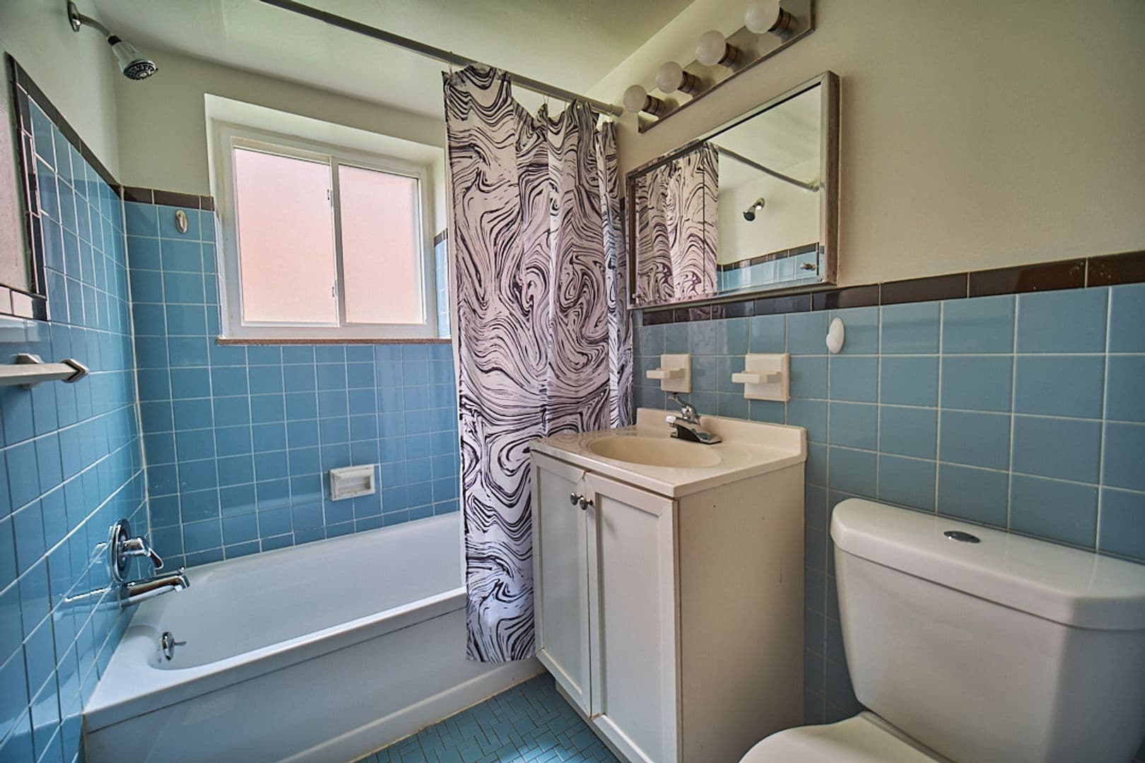 Euclid Apartment: 681 Babbitt Rd.