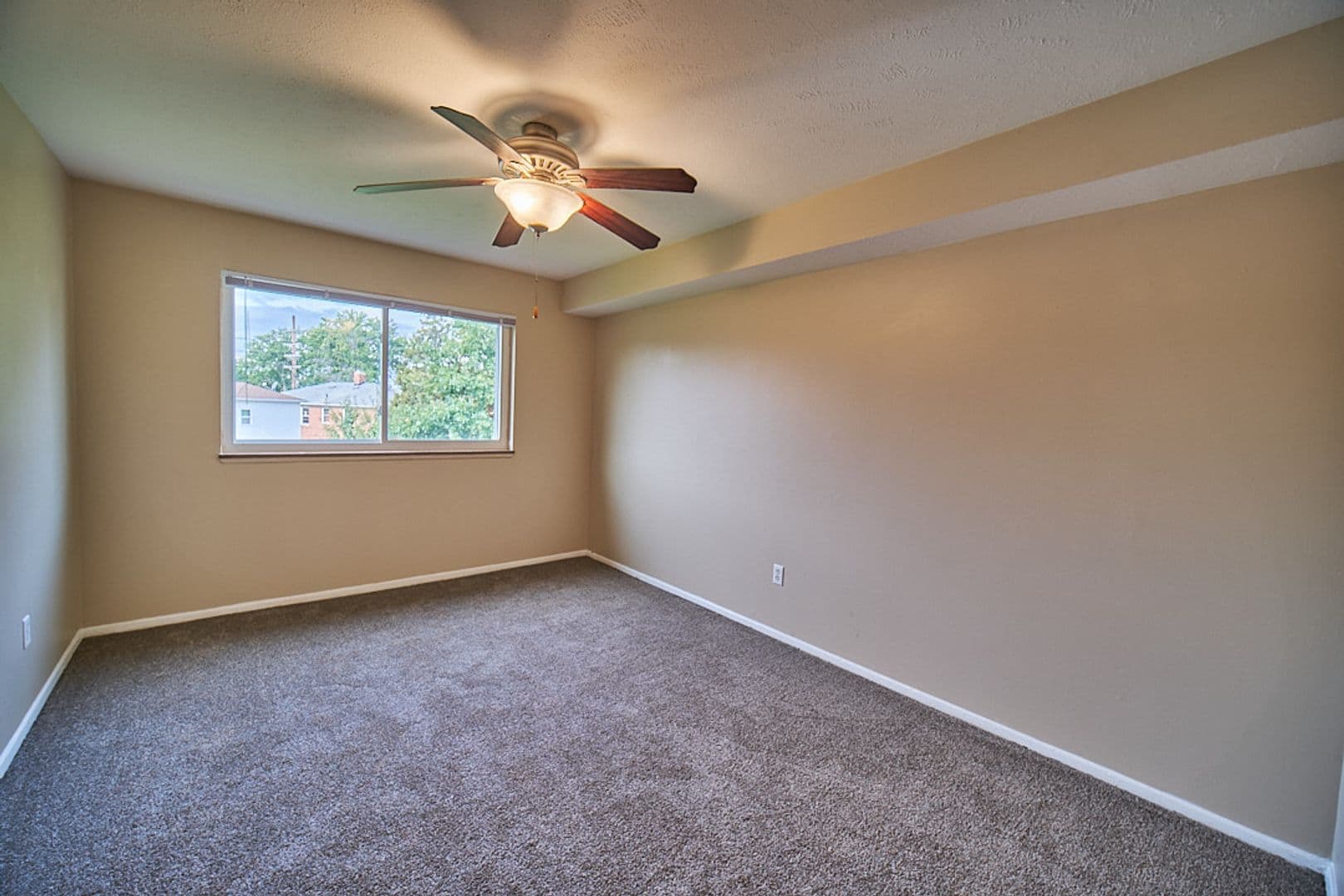 Euclid Apartment: 681 Babbitt Rd.