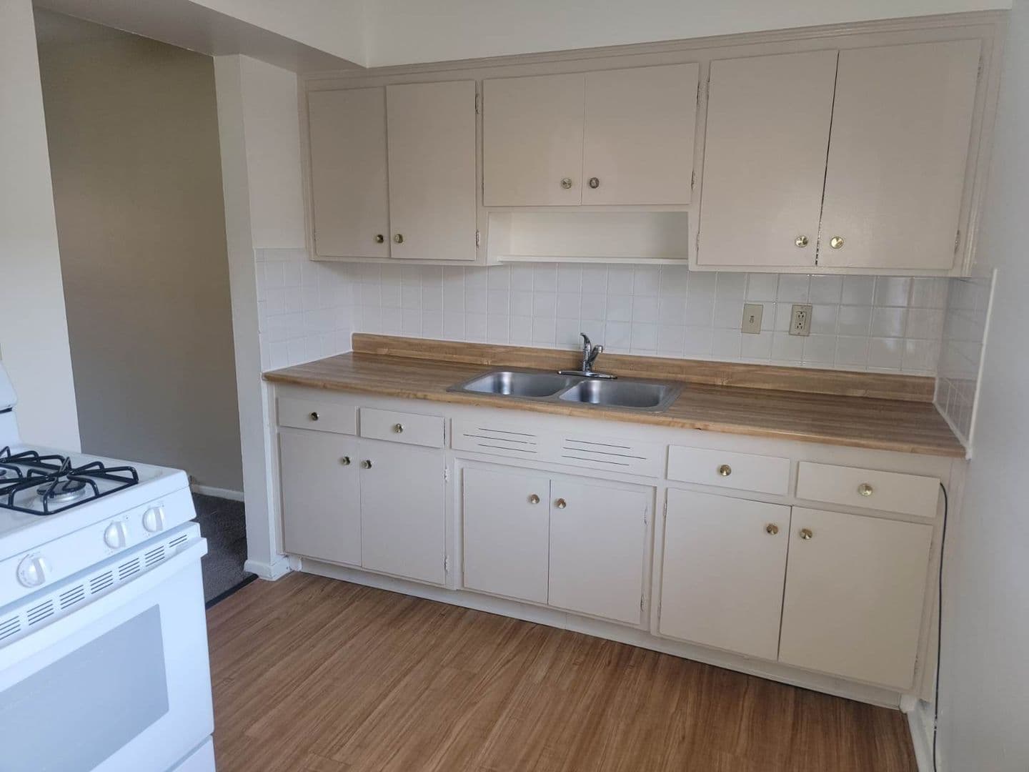 Wickliffe Townhome: 1619-1727 Ridgewick Dr.