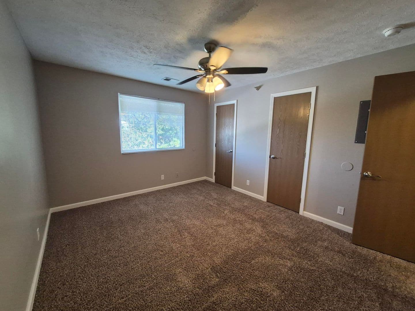 Omaha Apartment: 10526 Fort Plaza