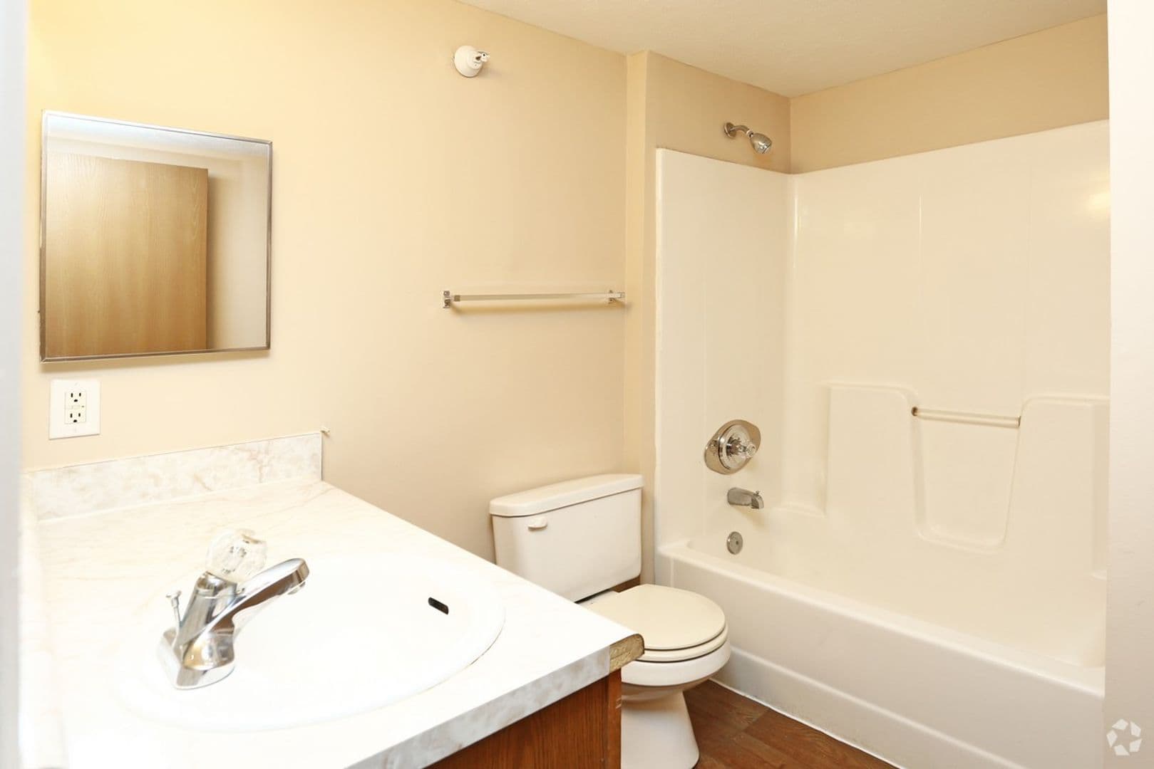 Omaha Apartment: 10526 Fort Plaza