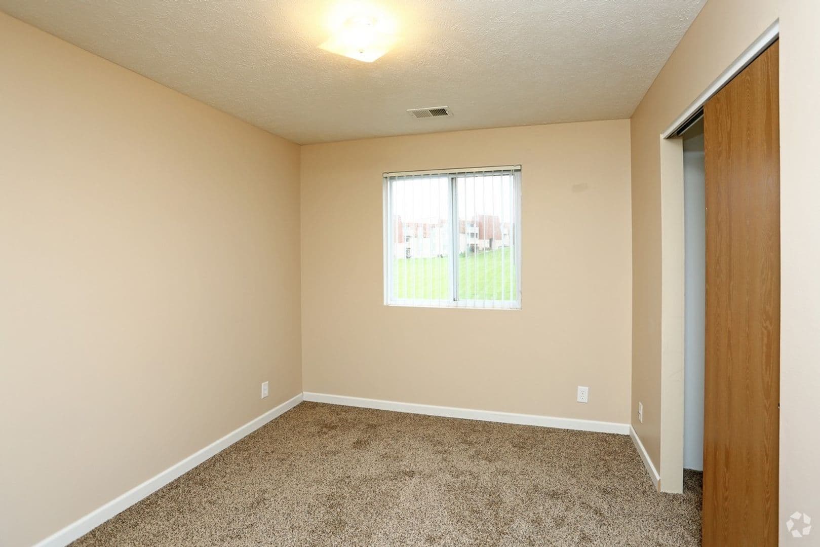 Omaha Apartment: 10526 Fort Plaza
