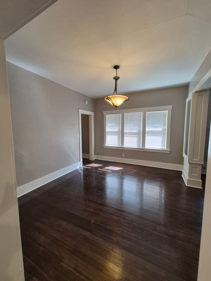 Omaha House: 4410 Cass St