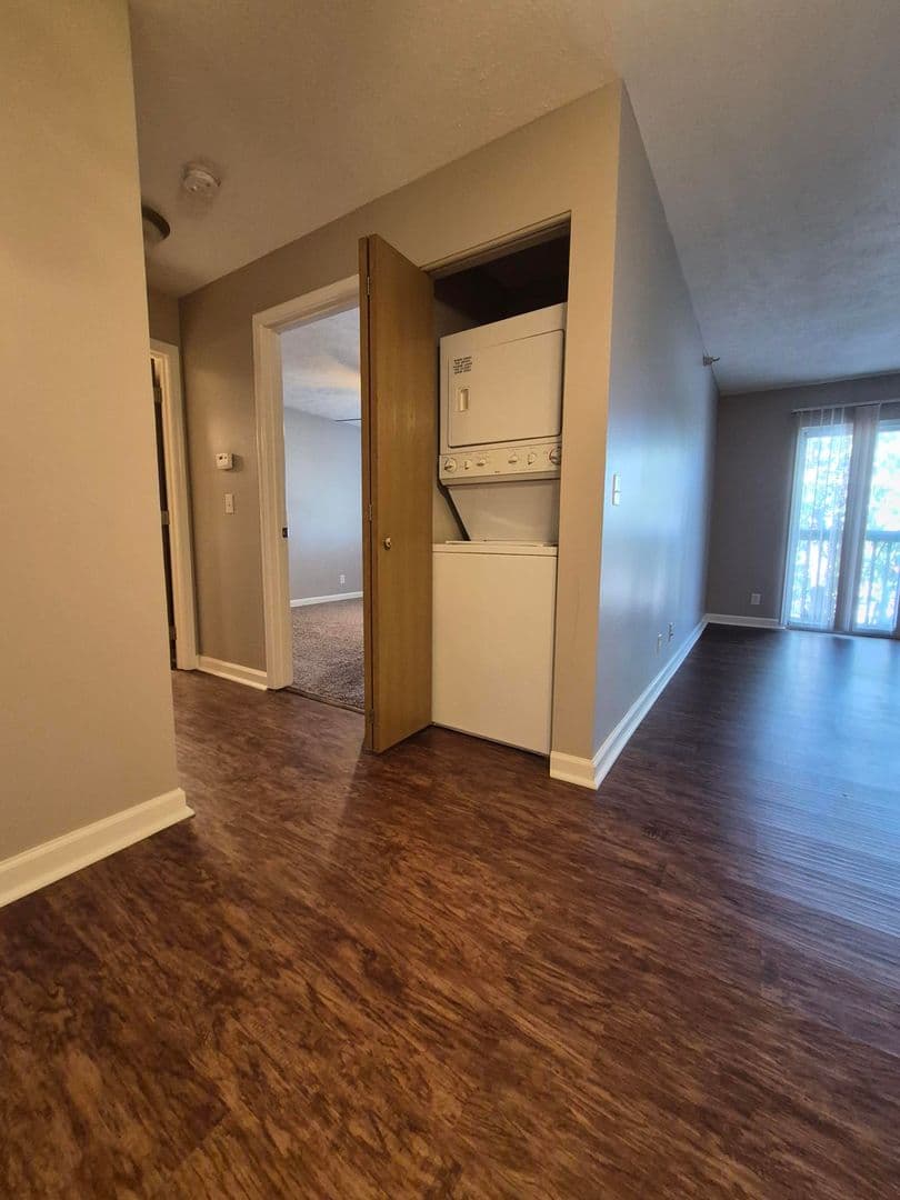 Omaha Apartment: 10526 Fort Plaza