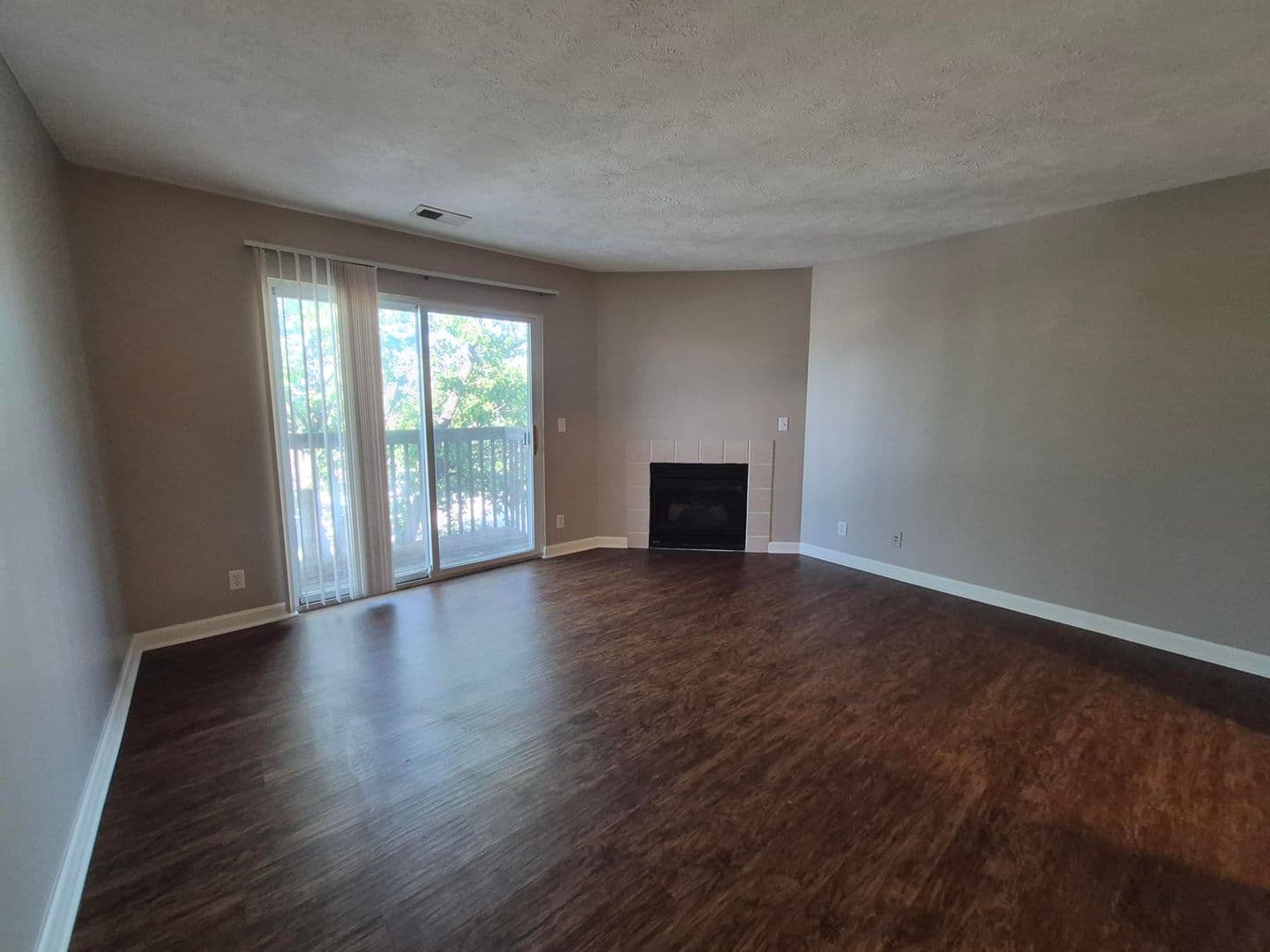 Omaha Apartment: 10526 Fort Plaza