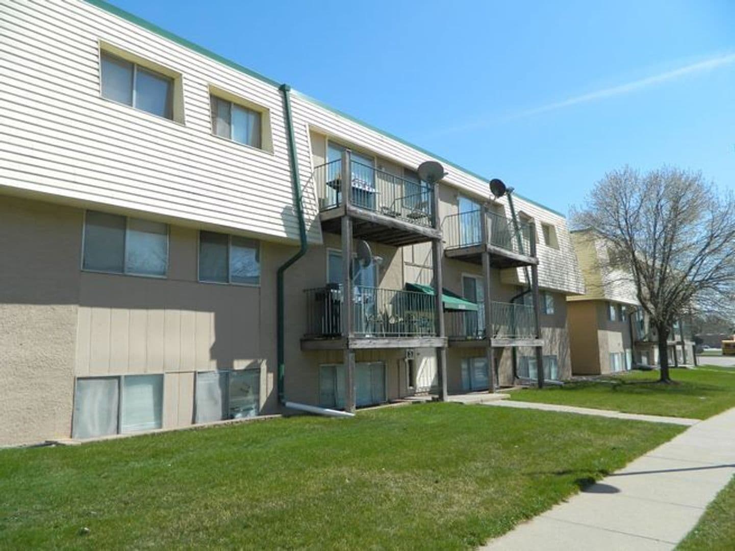 Omaha Apartment: 6516 N 64th Plaza