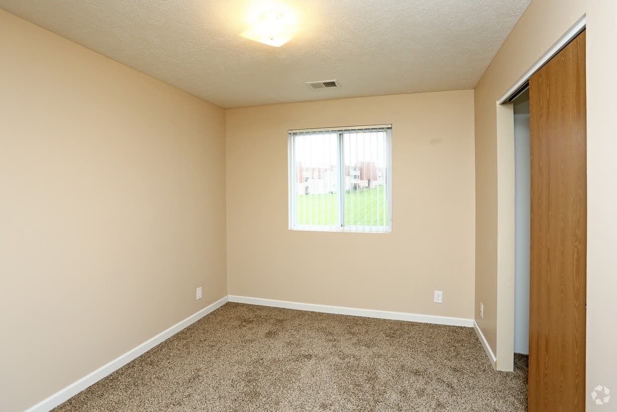 Omaha Apartment: 10526 Fort Plaza
