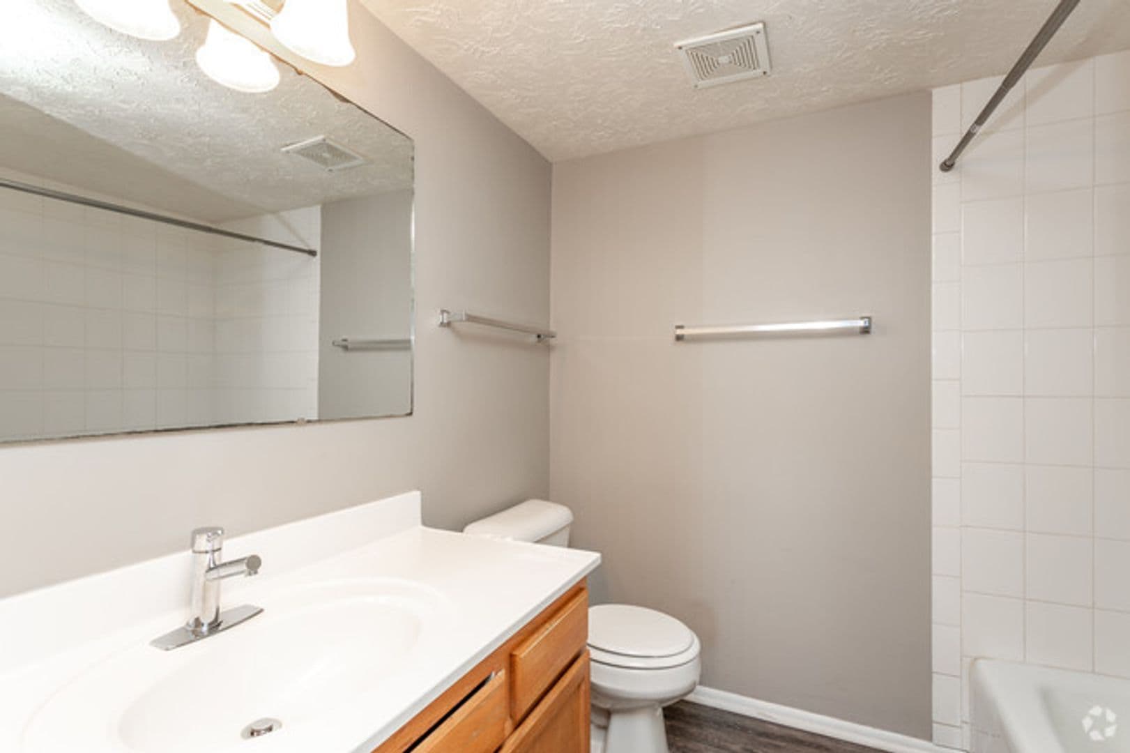 Omaha Apartment: 6516 N 64th Plaza