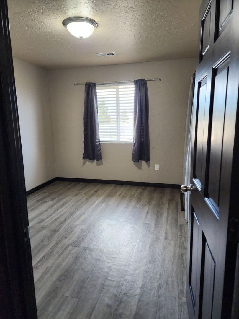 Airway Heights Apartment: 13824 W Bergen Dr