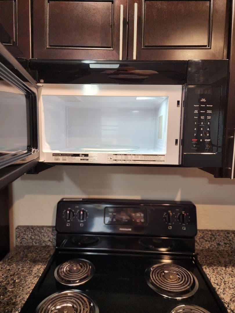 Airway Heights Apartment: 13824 W Bergen Dr