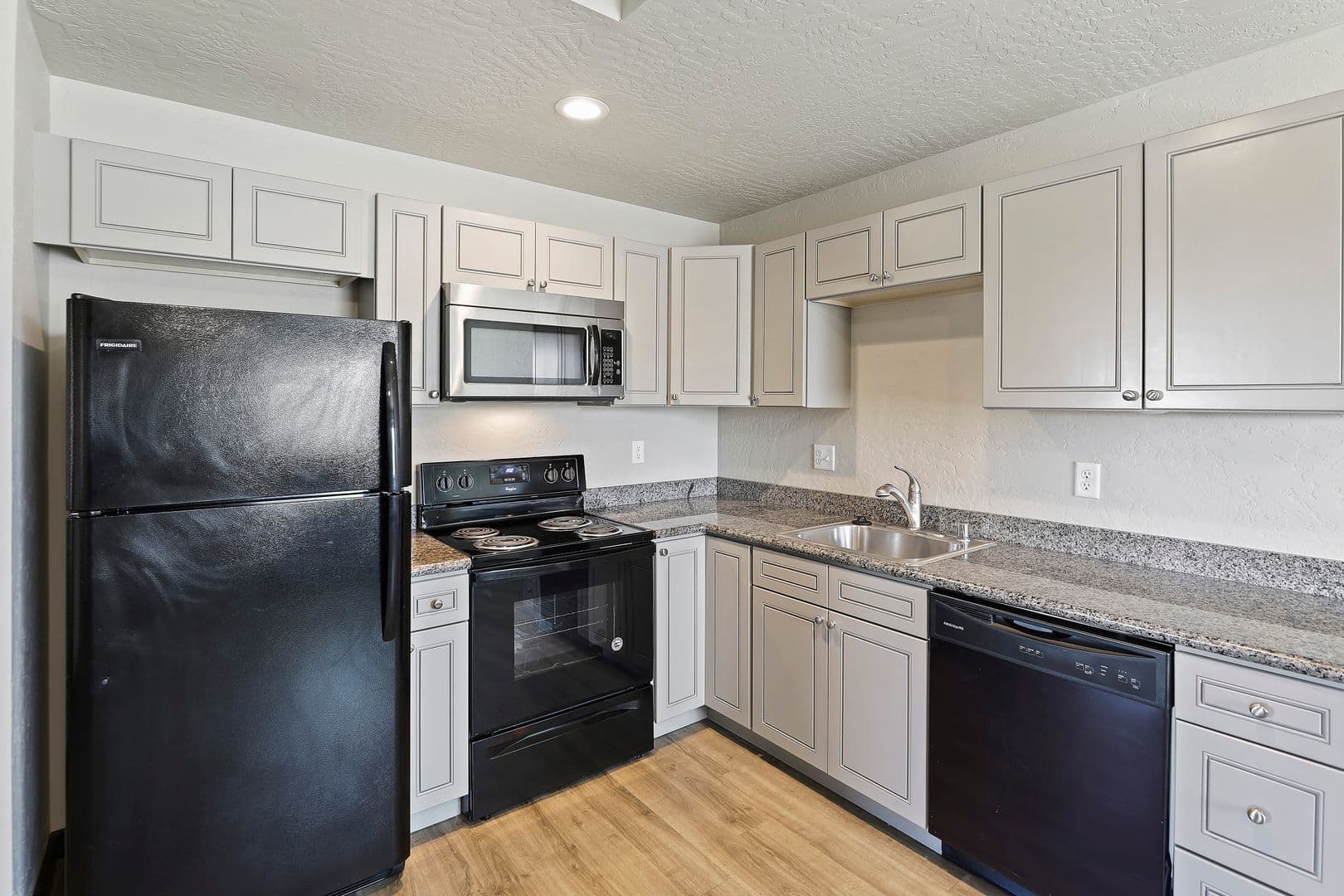 Airway Heights Apartment: 13830 W Bergen Dr