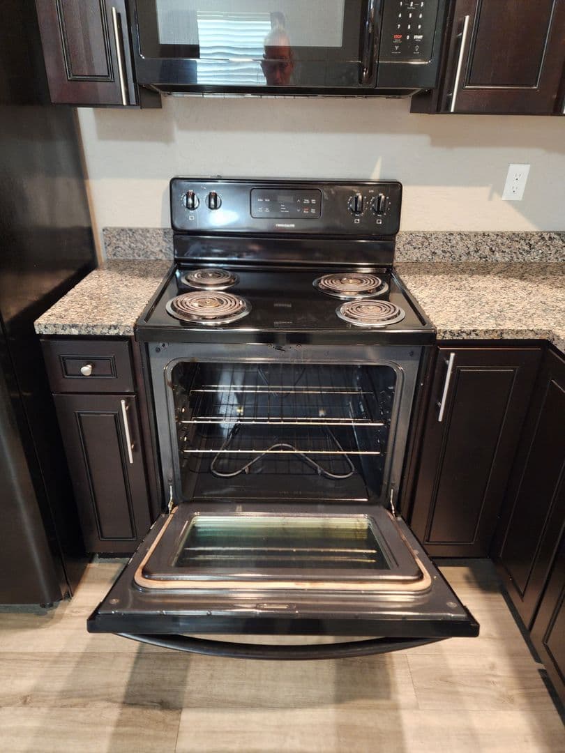Airway Heights Apartment: 13824 W Bergen Dr