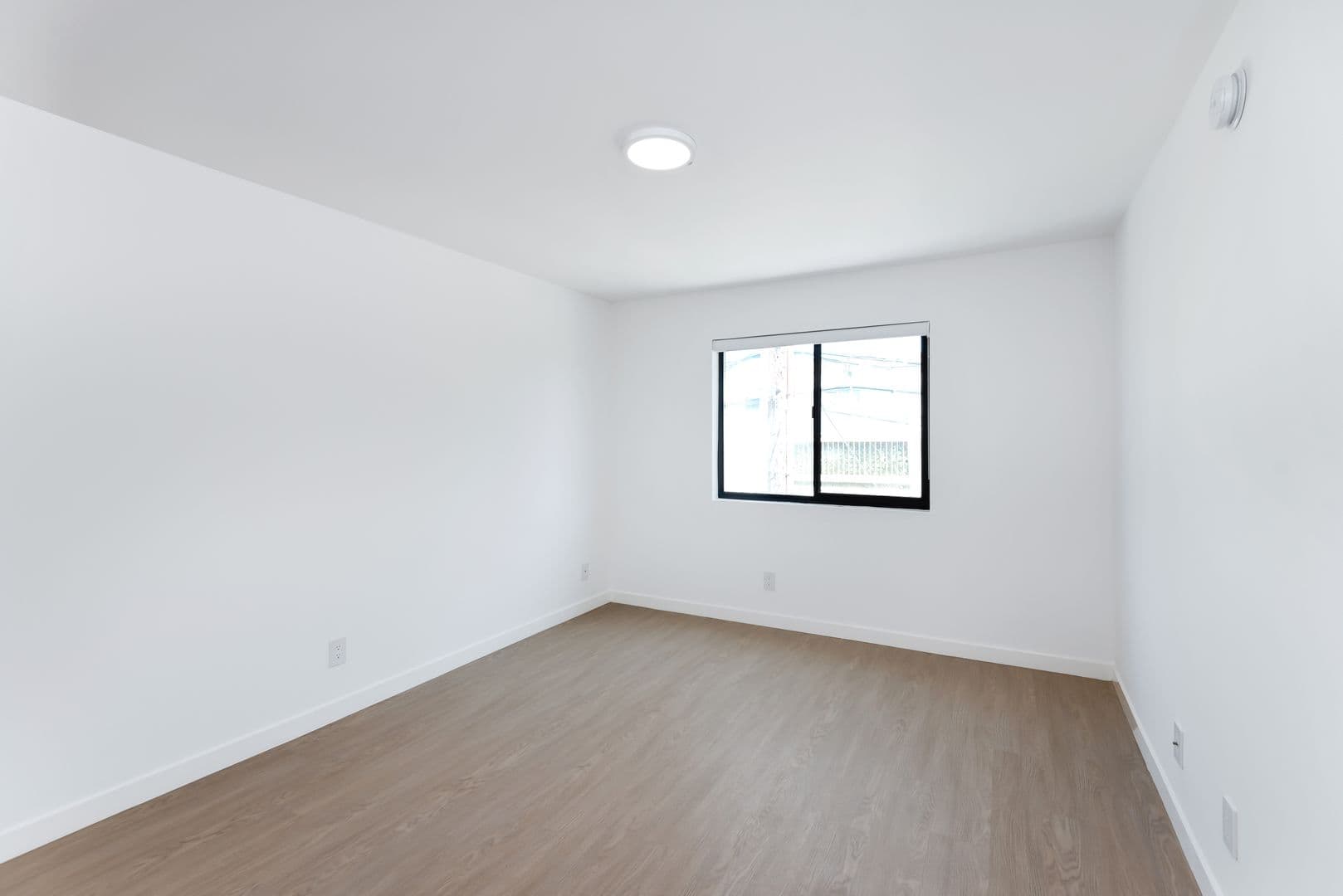 Los Angeles Apartment: 1546 Bundy Drive