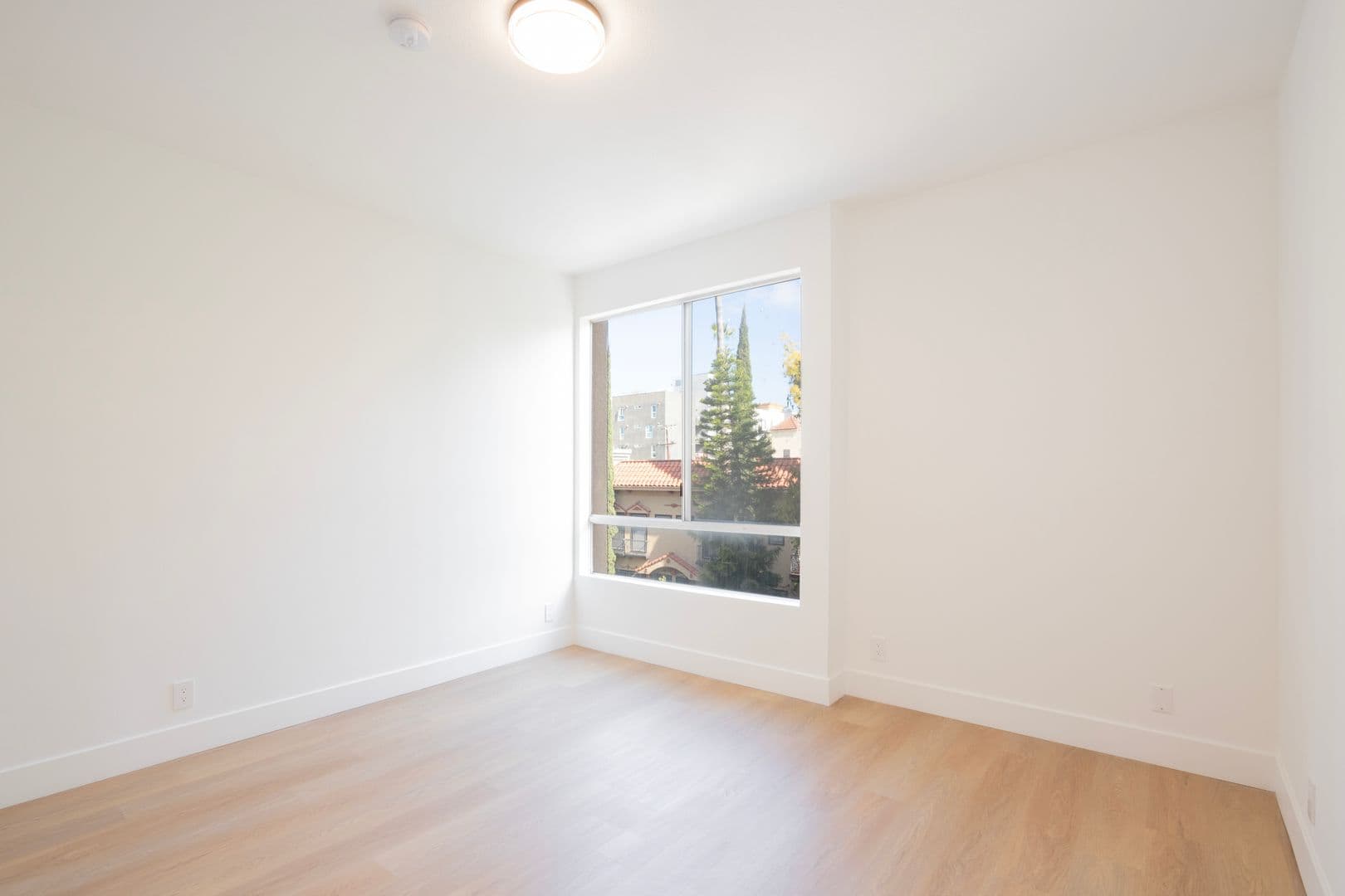 Los Angeles Apartment: 1616 N Serrano Ave.