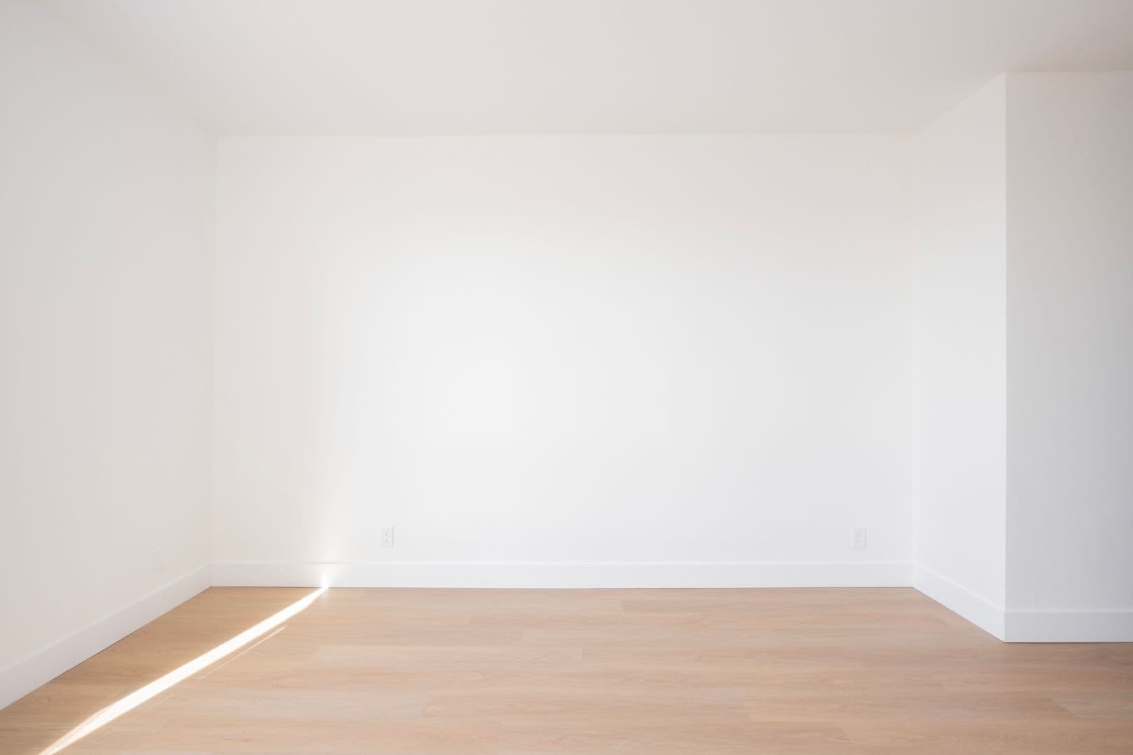 Los Angeles Apartment: 1616 N Serrano Ave.