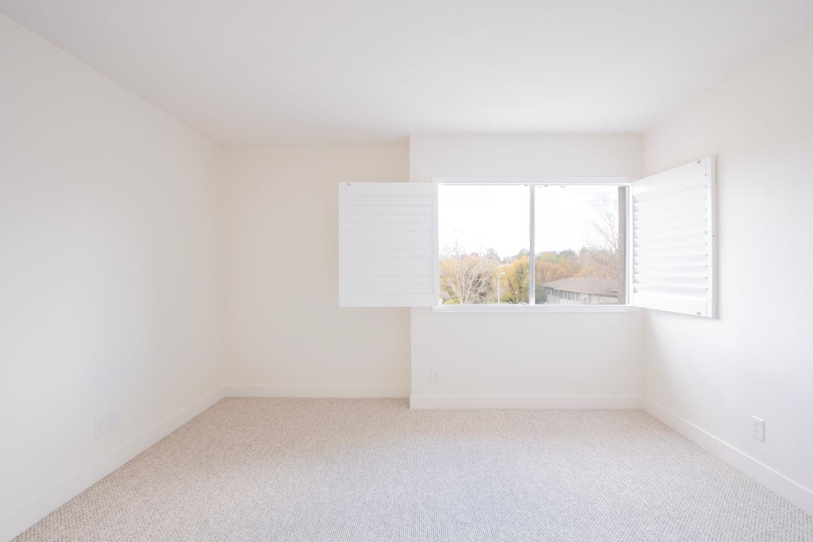 Northridge Apartment: 10020 Zelzah Avenue