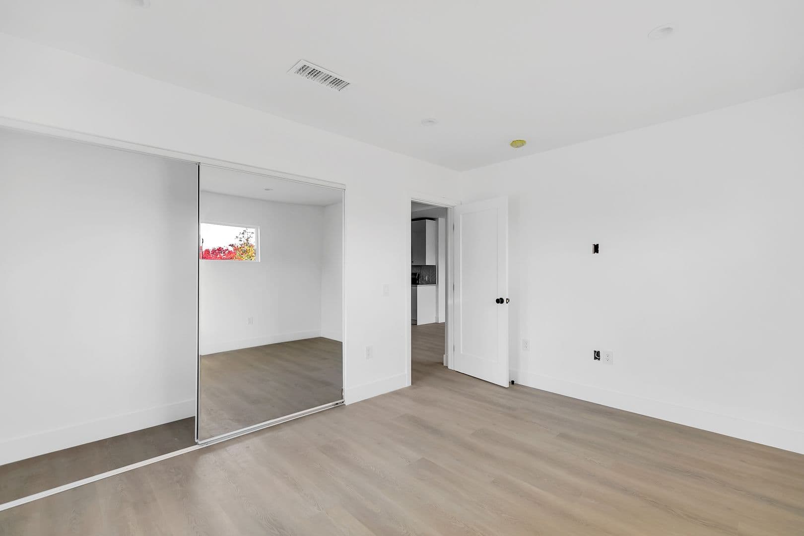 Los Angeles Apartment: 5606 Lexington Ave