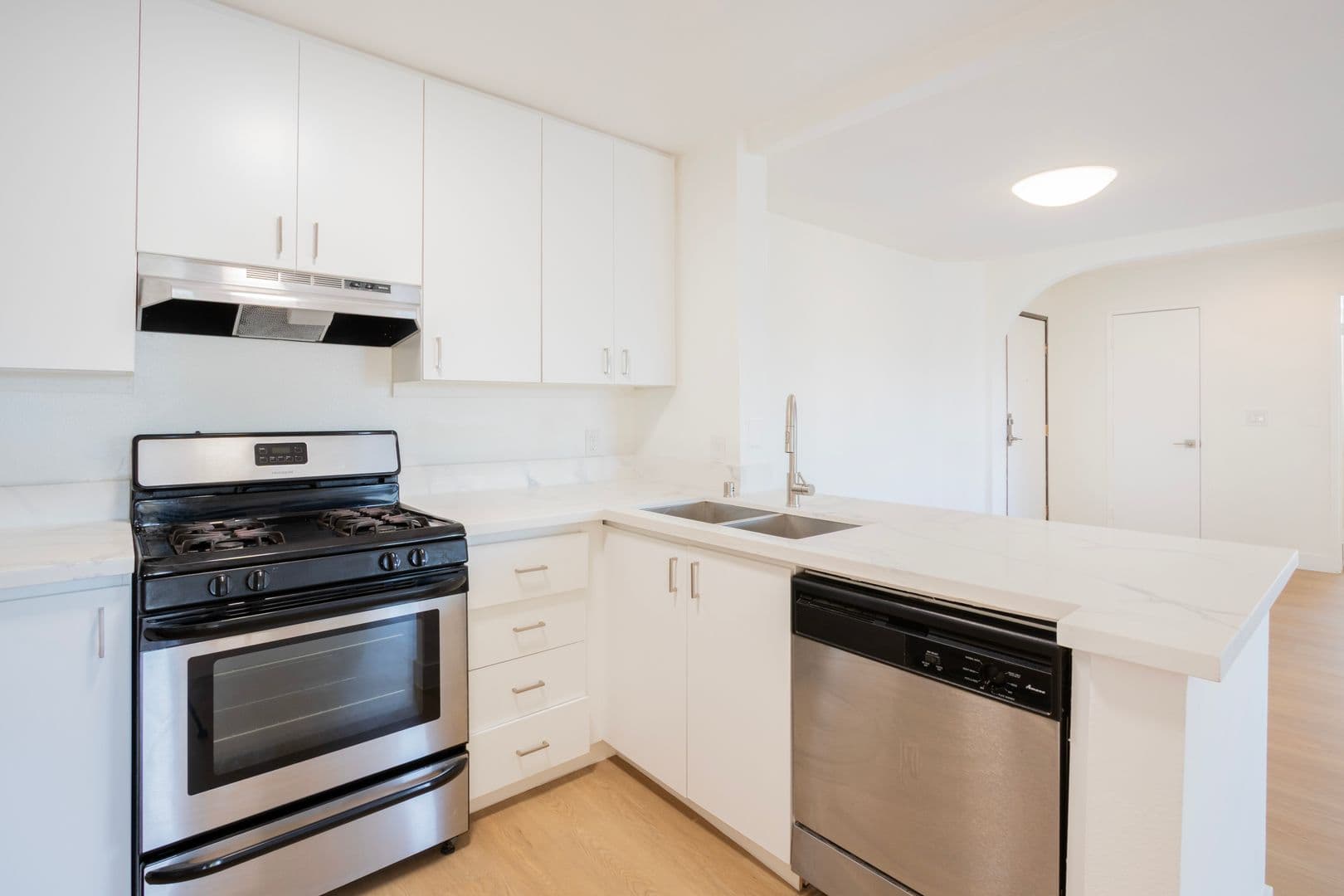 Northridge Apartment: 10020 Zelzah Avenue