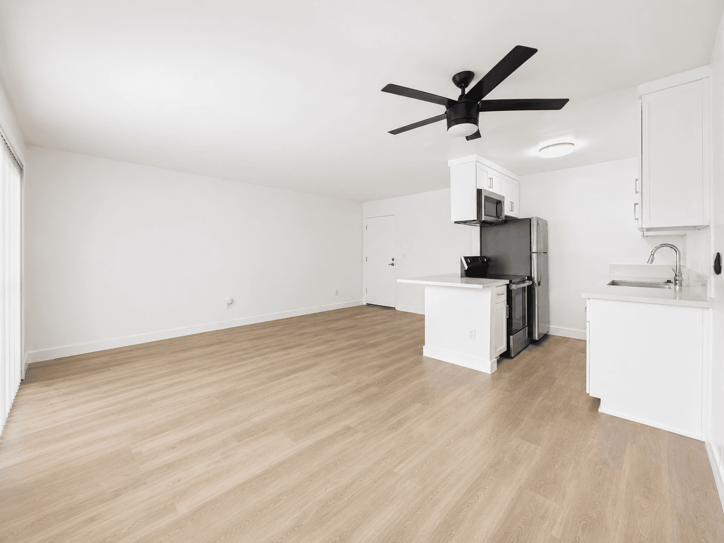 Tarzana Apartment: 5931 Reseda Blvd