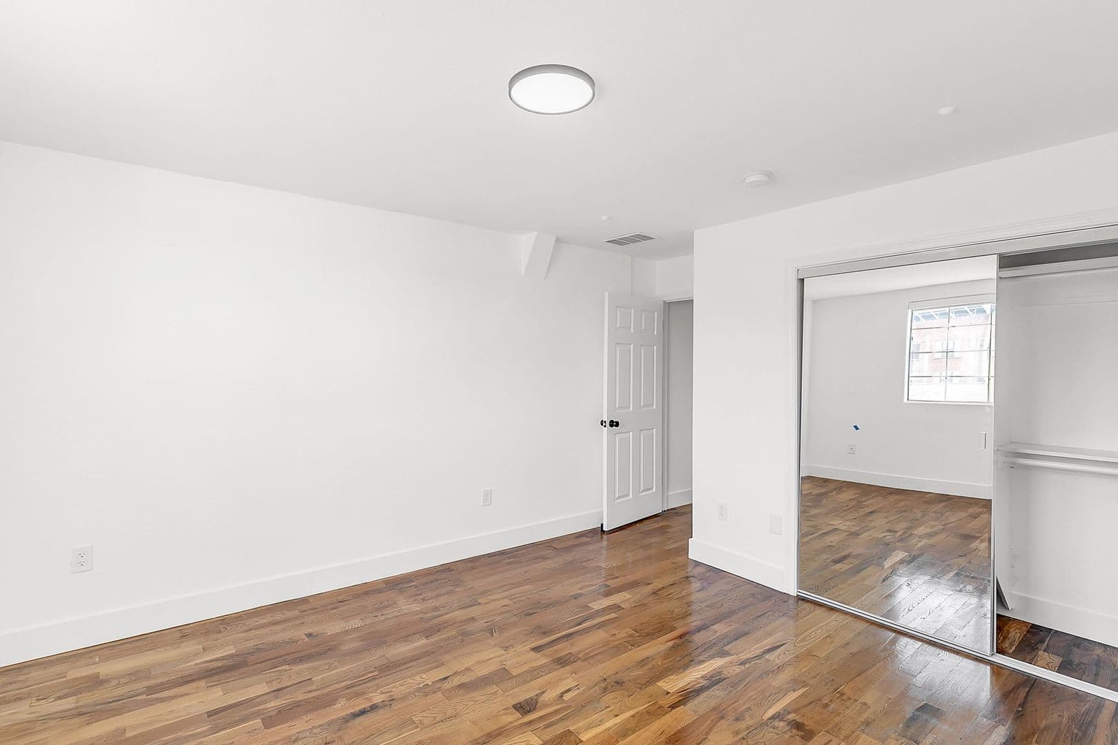 Los Angeles Apartment: 1827 Wilcox Ave