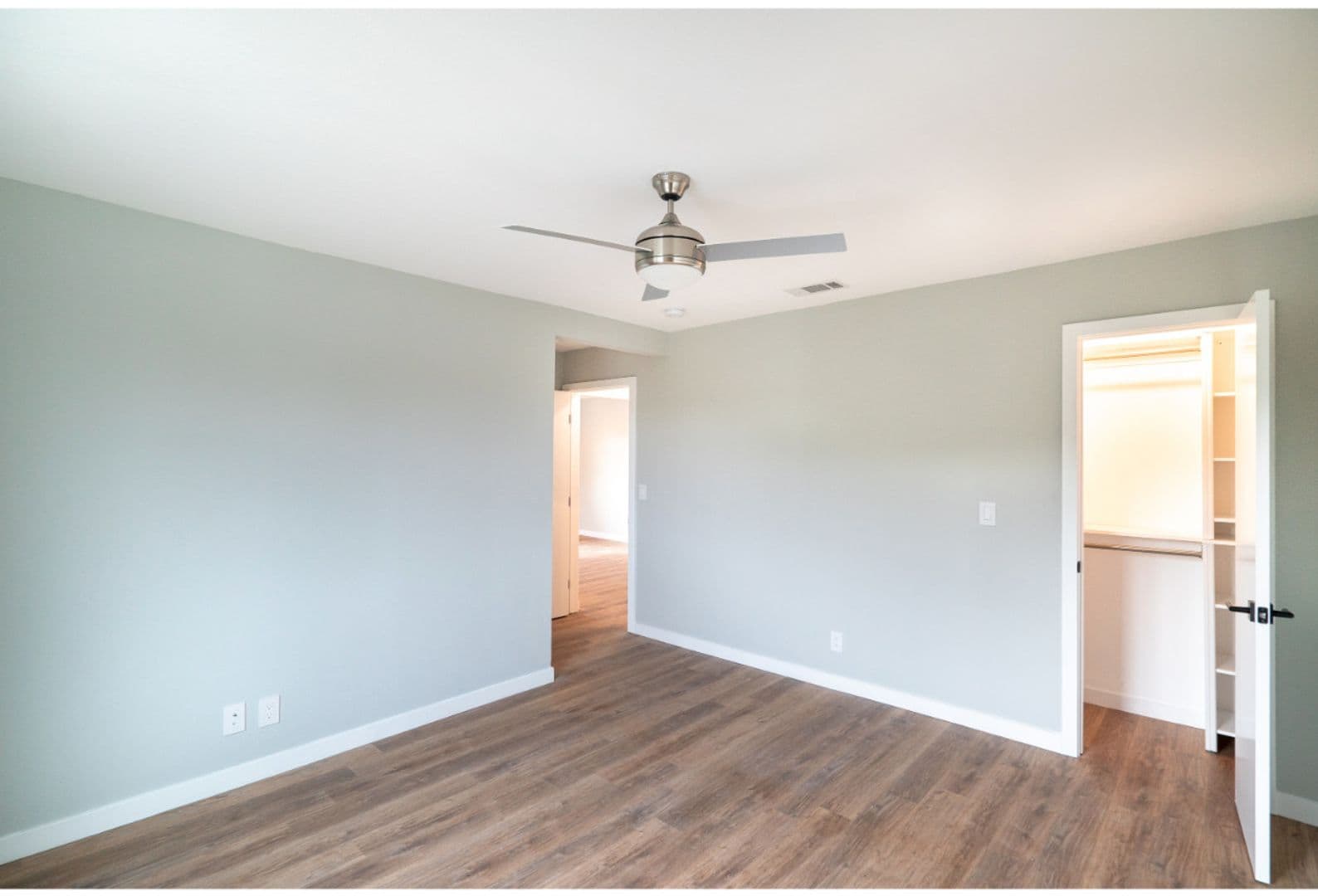 Los Angeles Apartment: 5847 Willoughby Avenue