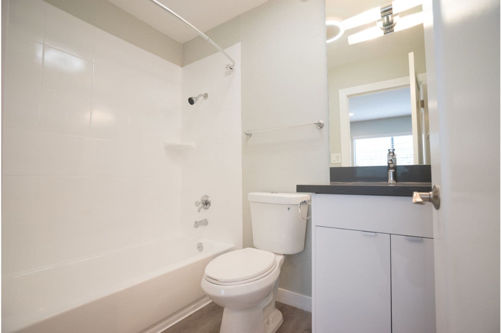 Los Angeles Apartment: 3426 W 1st St