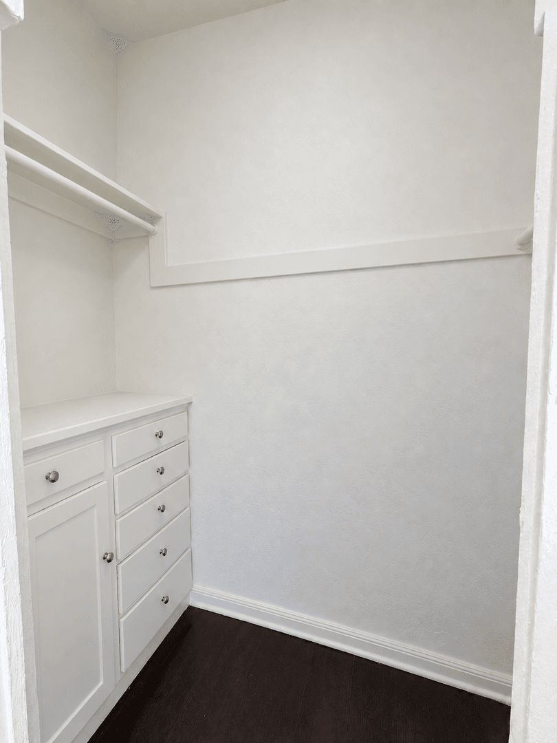 Los Angeles Apartment: 715 S. St. Andrews Place