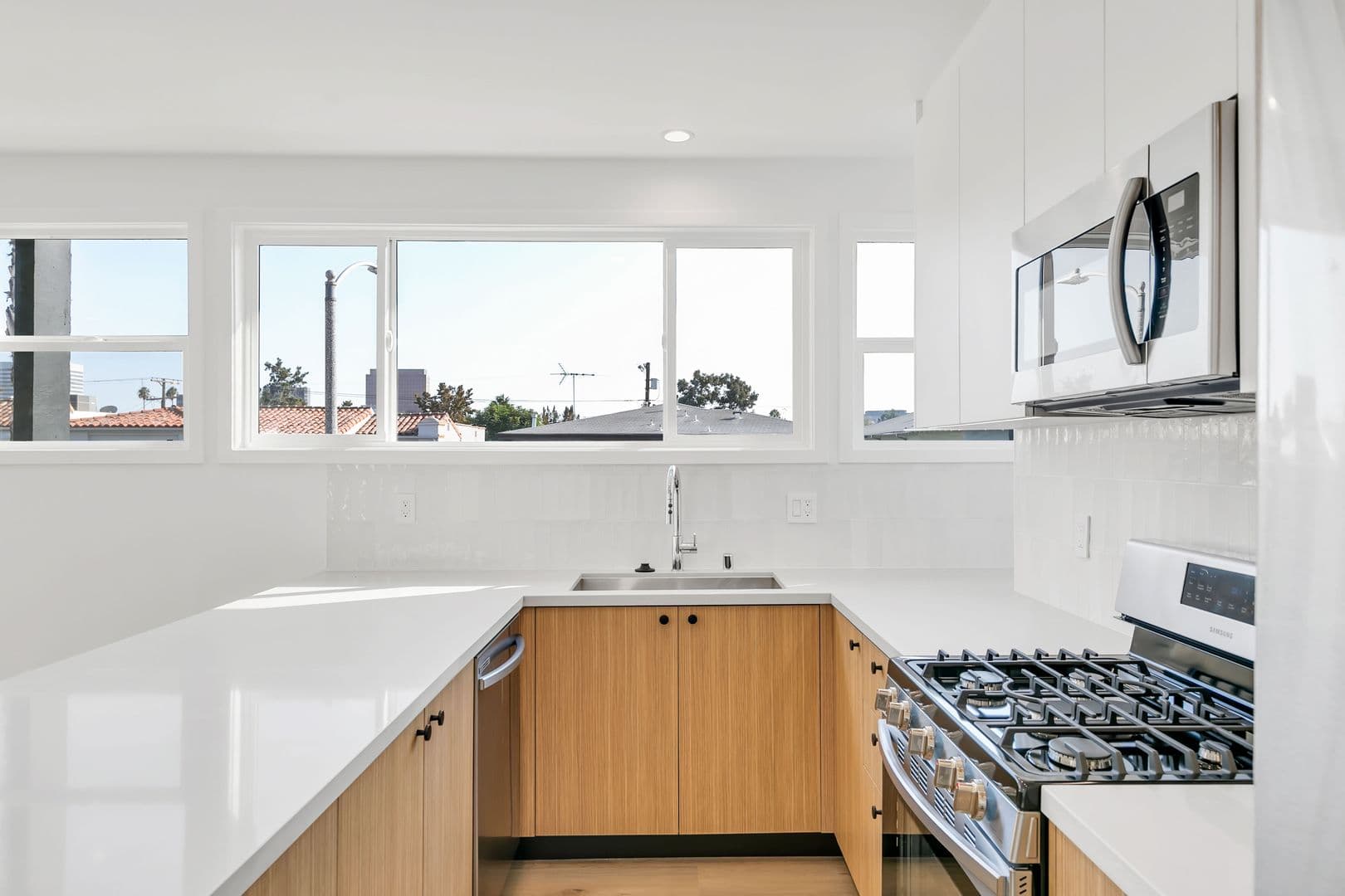 Los Angeles Apartment: 8355 Blackburn Ave