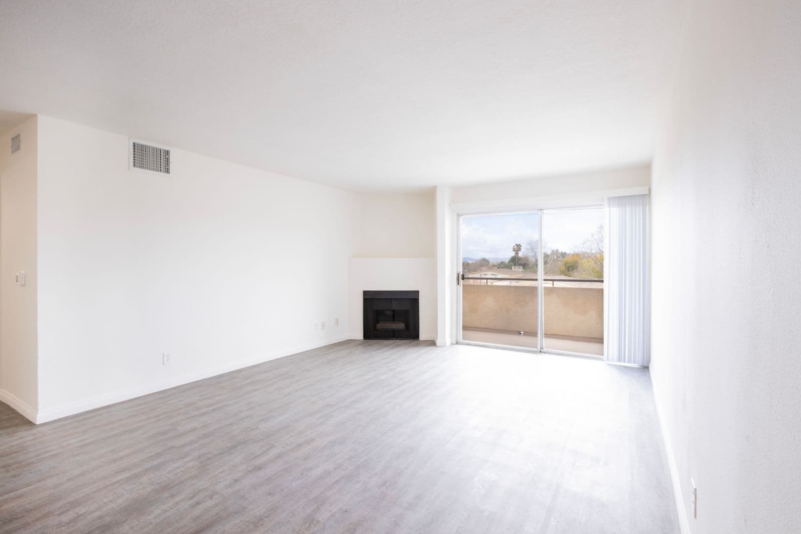 Northridge Apartment: 10020 Zelzah Avenue