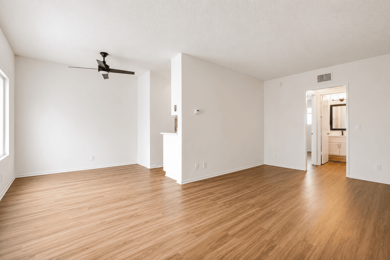 Northridge Apartment: 18541 Vincennes St